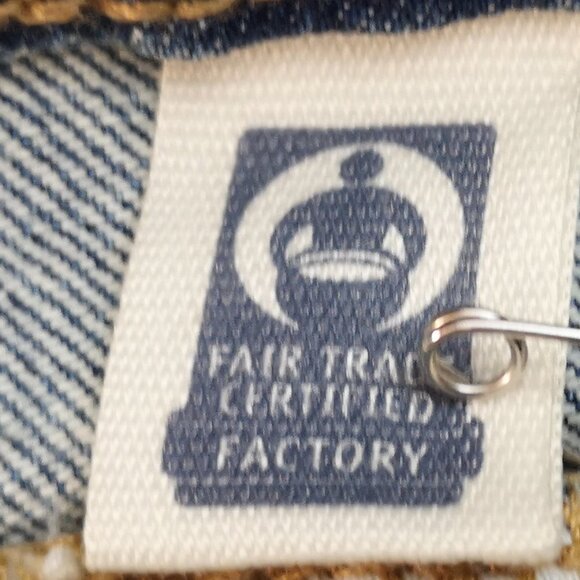 NWT Universal Thread Ladies Size 24W Medium Wash High Rise A-line Jean Shorts - Picture 8 of 16